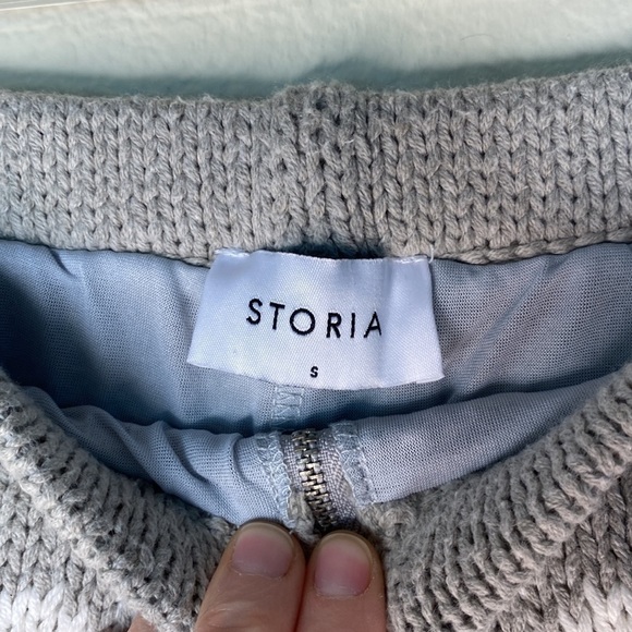 Storia knit Daisy shorts with lining size small zip front - Picture 4 of 6